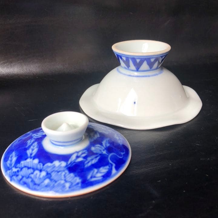 伊万里焼の作家物◼️かなり可愛い波打ったフタ付きの陶器、古美術品、デザート皿？