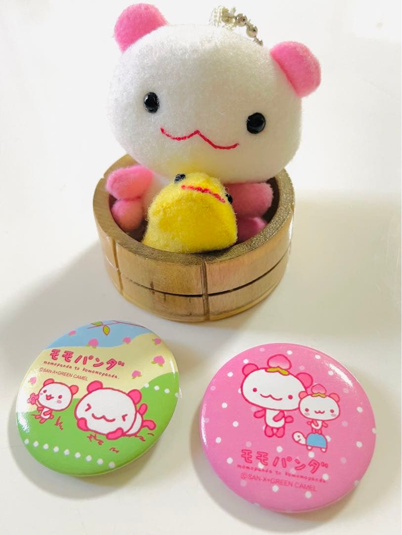 ぶらぶらモモパンダ　ボールチェーン付きマスコット＋缶バッチ2個セット