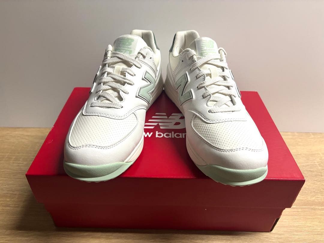 未使用 23.5cm 2E ニューバランスゴルフシューズWGS574Q3ホワイト