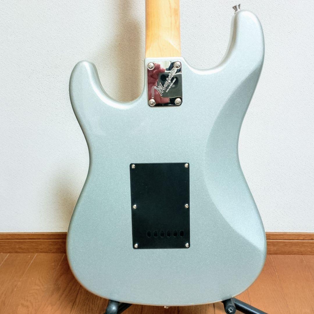 Mavis　ストラトキャスタータイプ　エレキギター　メタリックシルバー