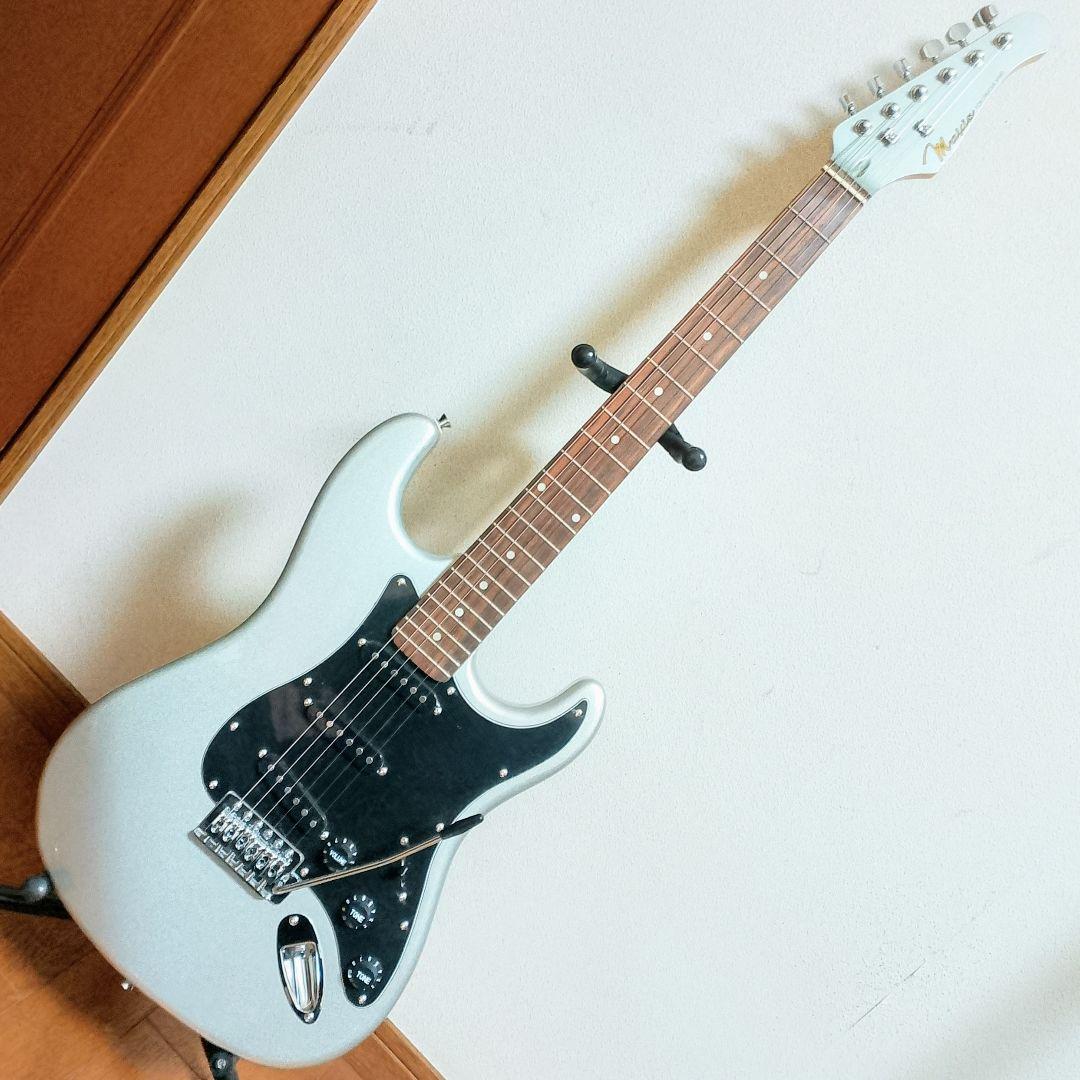 Mavis　ストラトキャスタータイプ　エレキギター　メタリックシルバー