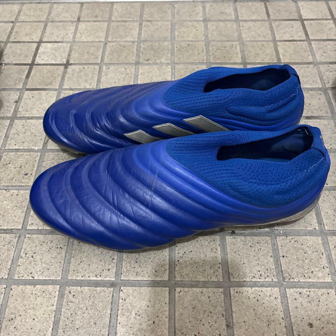 サッカースパイク紐なし