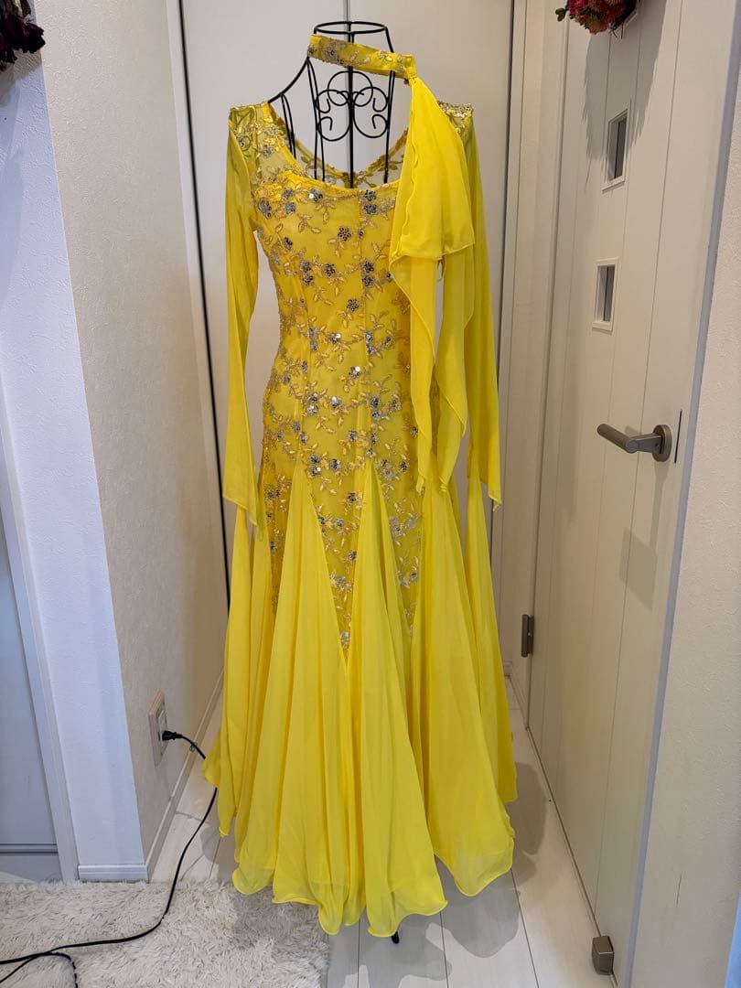 ダンスドレス 黄色　ビーズ刺繍付き