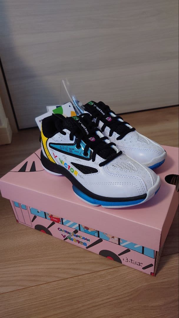 バドミントンシューズ クレヨンしんちゃんコラボカラー