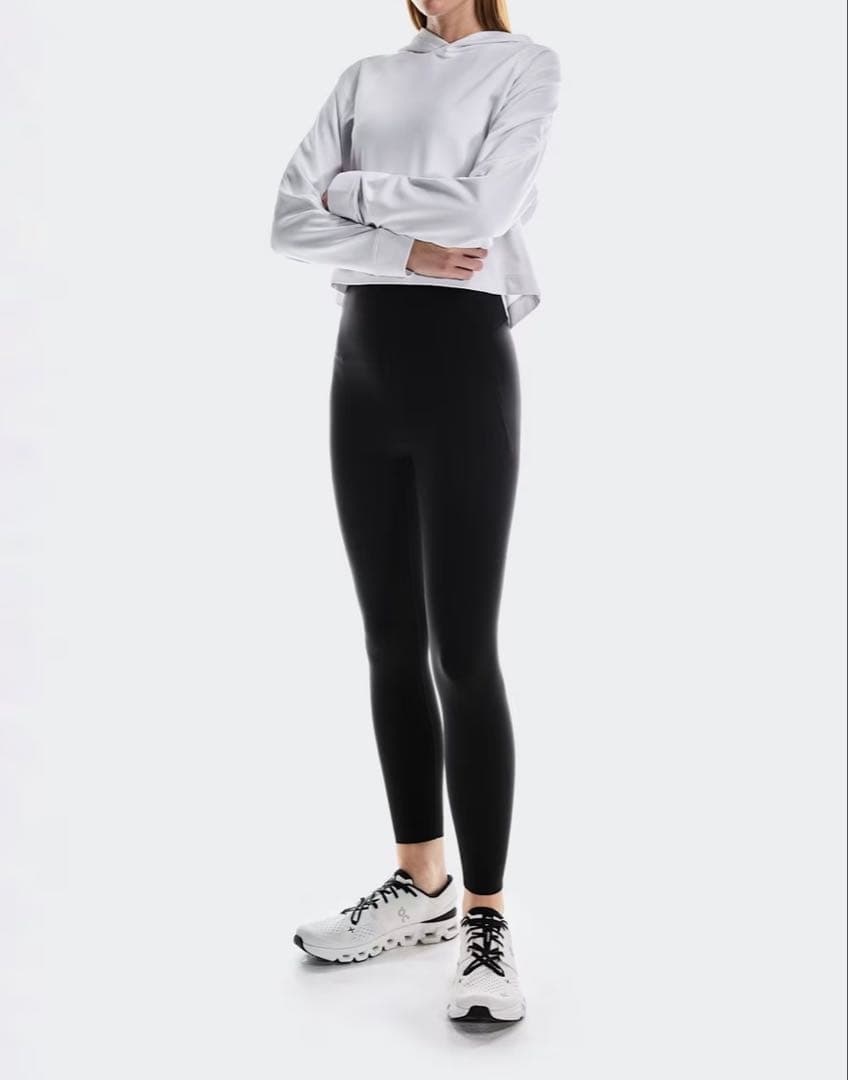 新品未着用On トレインタイツ7/8 ブラック　XS