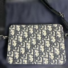 Dior ストラップ付き ジップポーチ