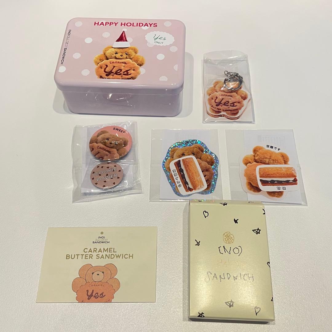 キャラメルくま　クリスマス缶　トイカプセル