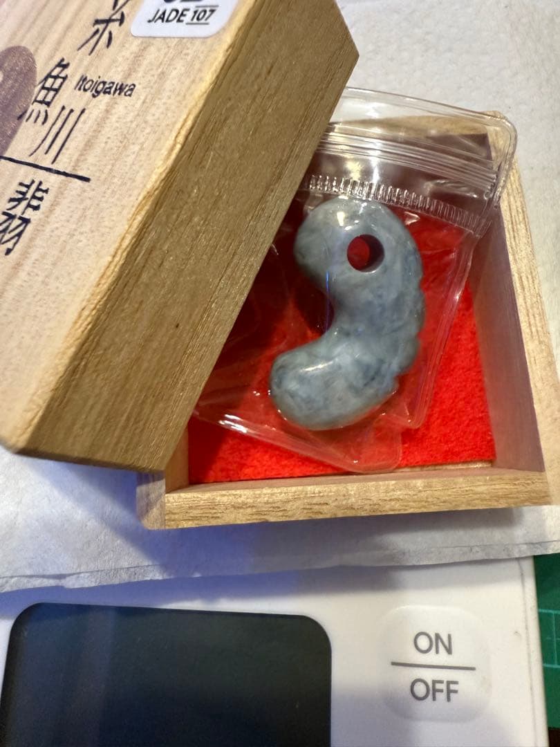 糸魚川翡翠‼️青翡翠‼️勾玉‼️希少‼️高品質‼️正規品‼️元枠 作‼️大18.1g‼️破格出品