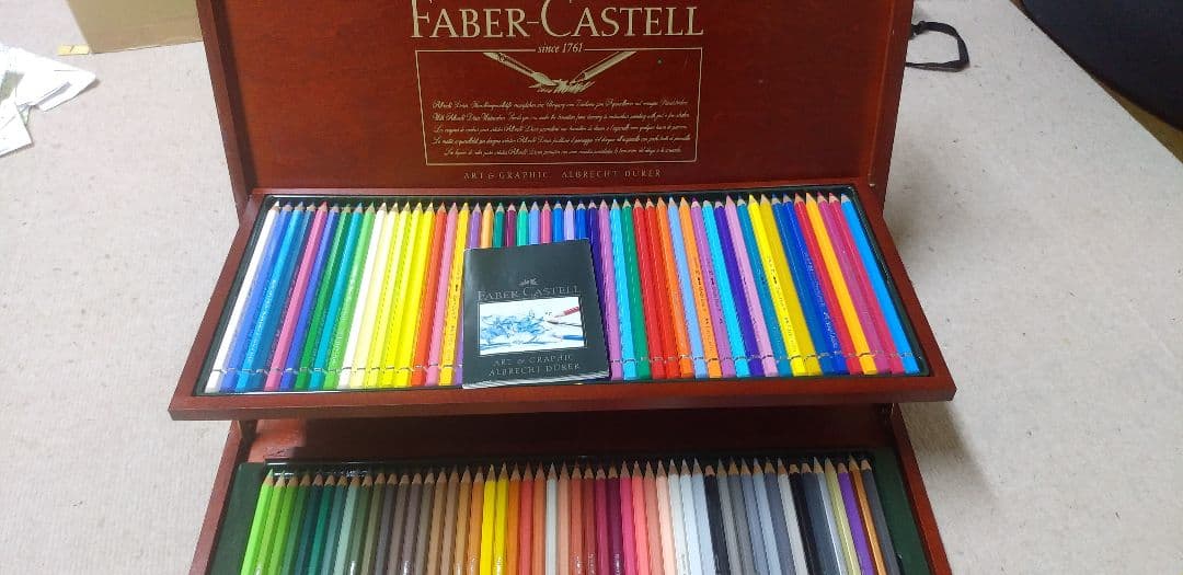 アルブレヒト・デューラーのファーバーカステルの木箱入り水彩色鉛筆100色