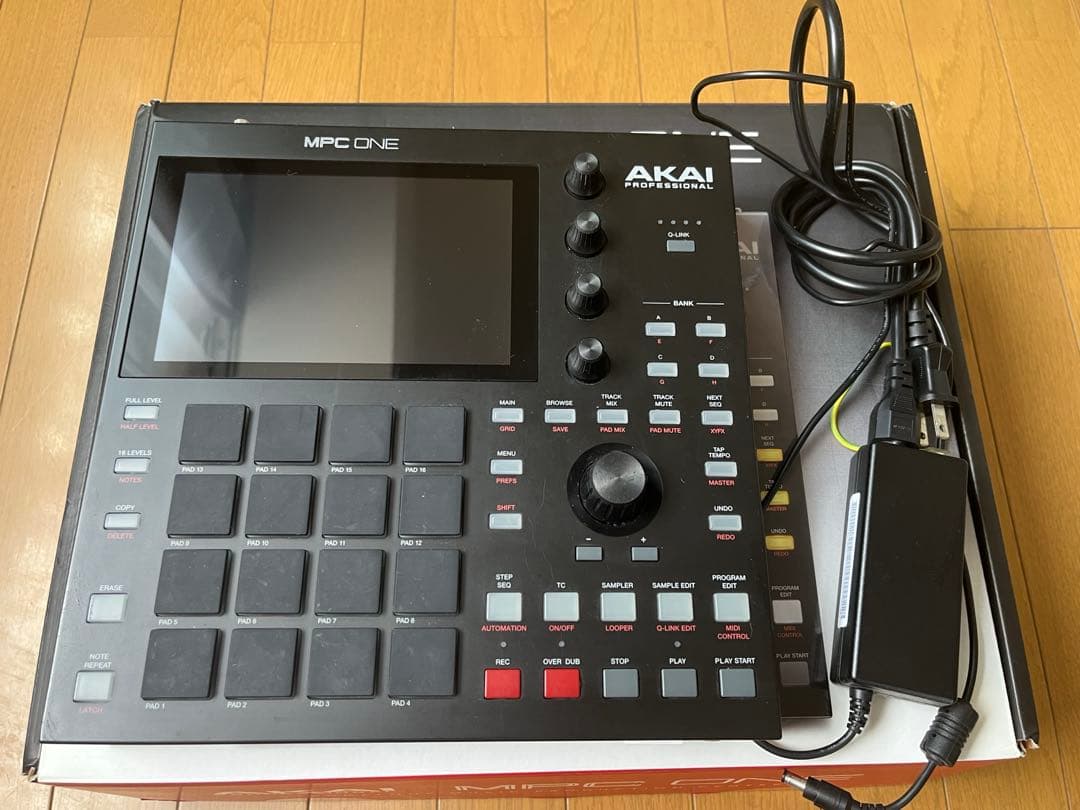 AKAI MPC One サンプラー　外箱 アダプタ付