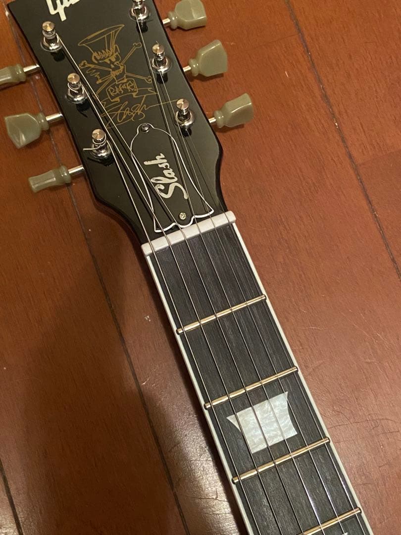 ギブソンコピー　チブソンレスポールスラッシュモデル、ペグアリア交換済み