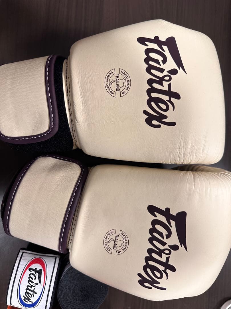 Fairtex ムエタイ＆キックボクシング本革グローブ 12oz クリーム色