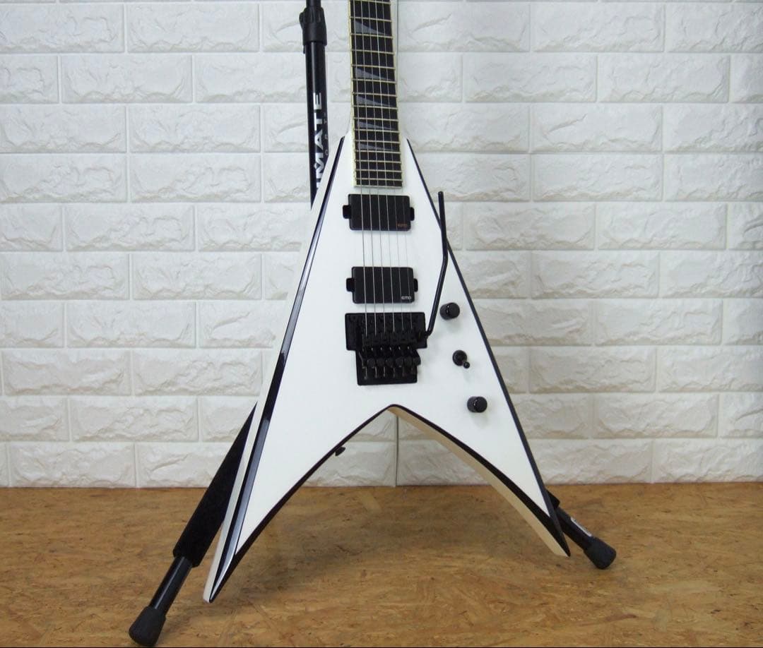 ギター JACKSON PRO KING V KVMG SW/BK BEVELS