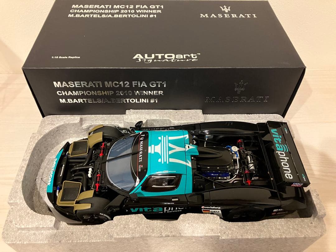 美品　1/18 オートアート マセラティ MC12 FIA GT1 2010