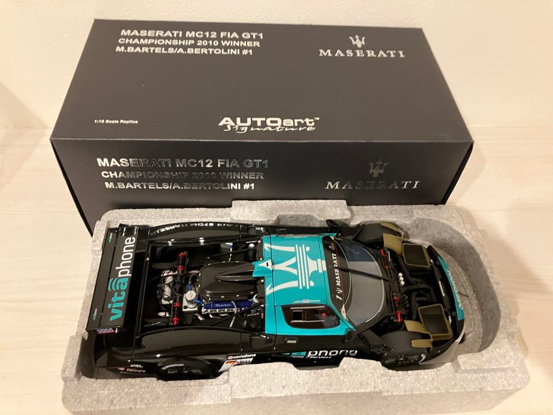 美品　1/18 オートアート マセラティ MC12 FIA GT1 2010