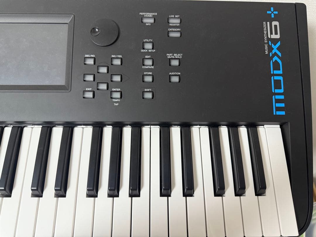 Yamaha MODX6+ シンセサイザー