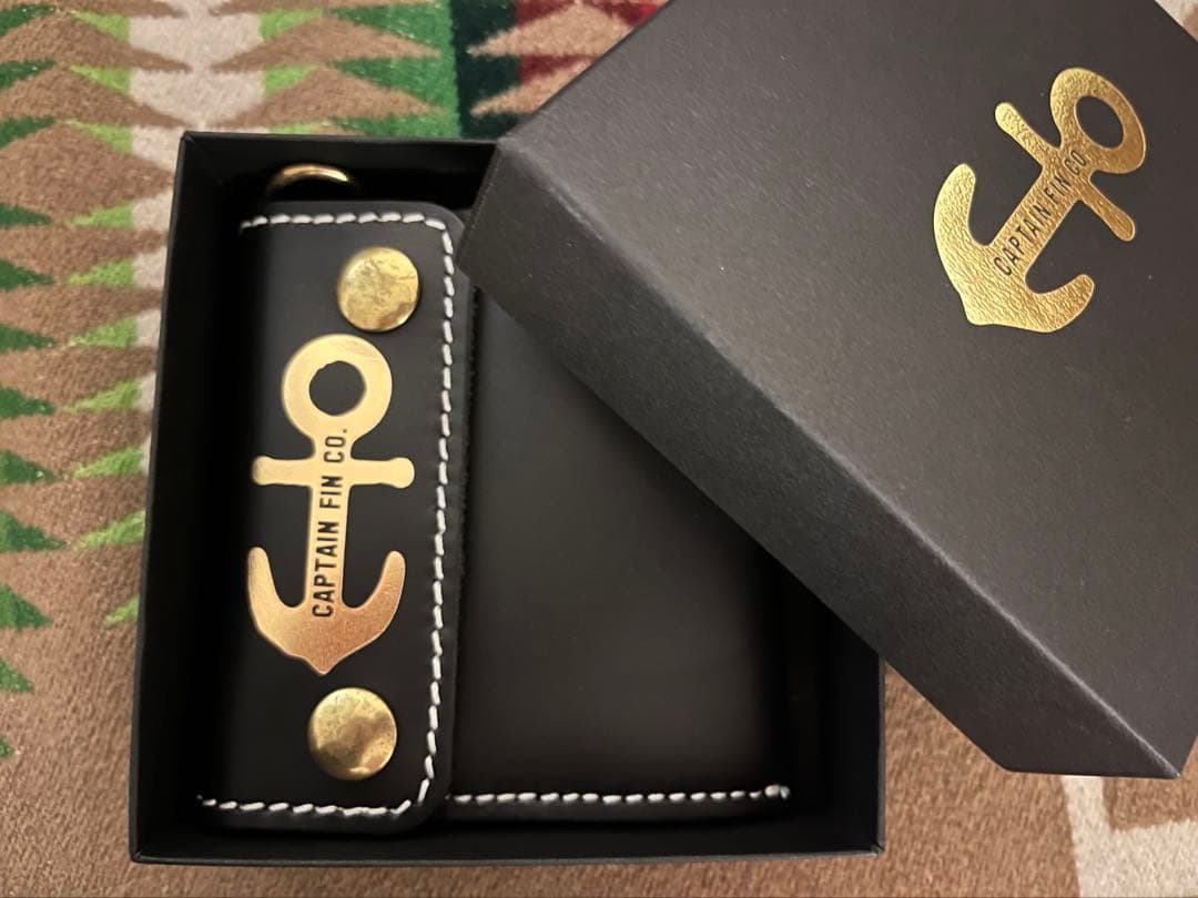 新品箱付き　キャプテンフィン　牛革　折り畳み財布　ウォレット　ブラック