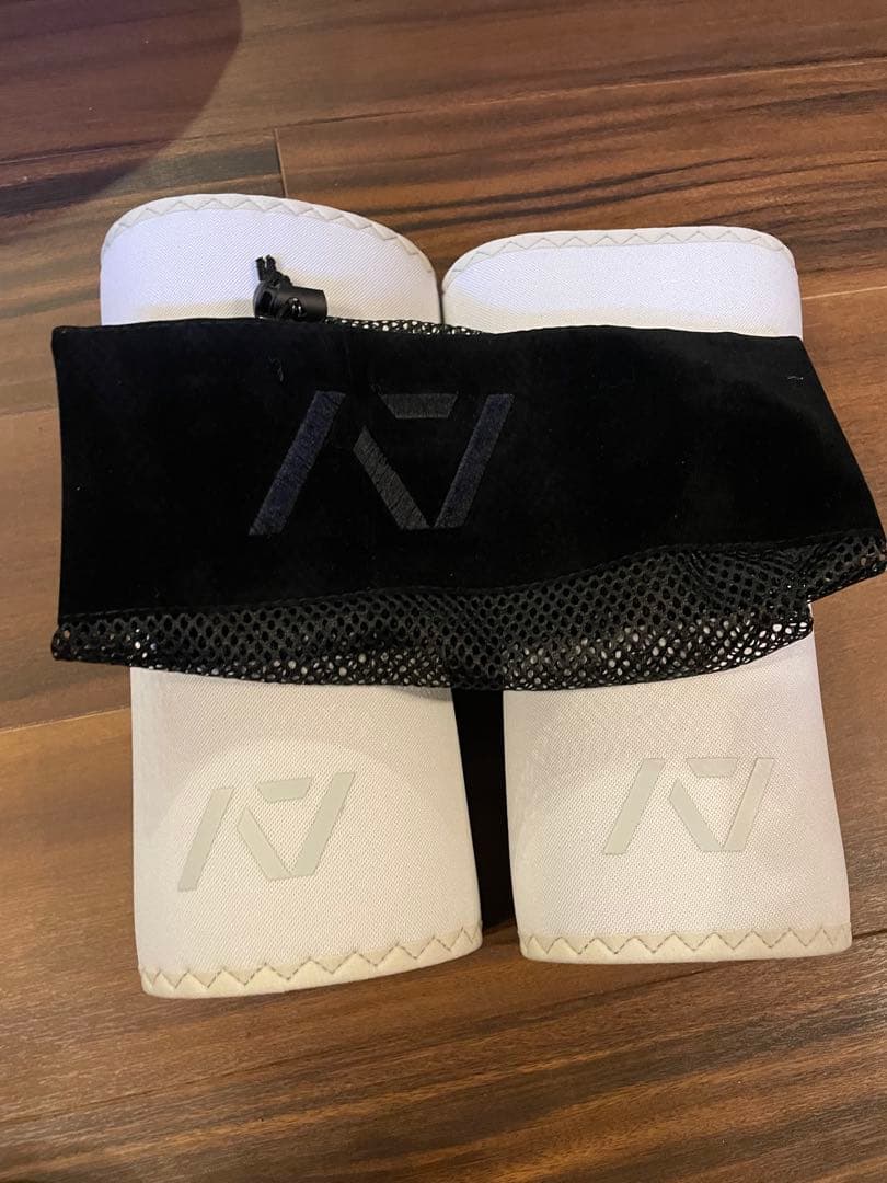 A7 ホログラス　ニースリーブ　ロジャーモーティス　ユニセックス　Mサイズ 白