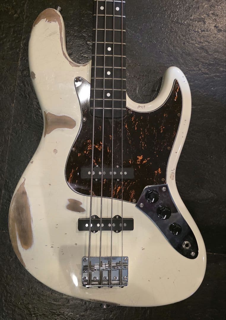 ホワイト エレキベース レリック