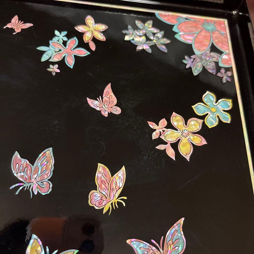 韓国螺鈿工芸品漆蝶と花のトレイ