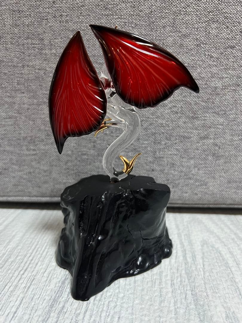 ディズニーランド　ガラス細工　シンデレラ城　ドラゴン