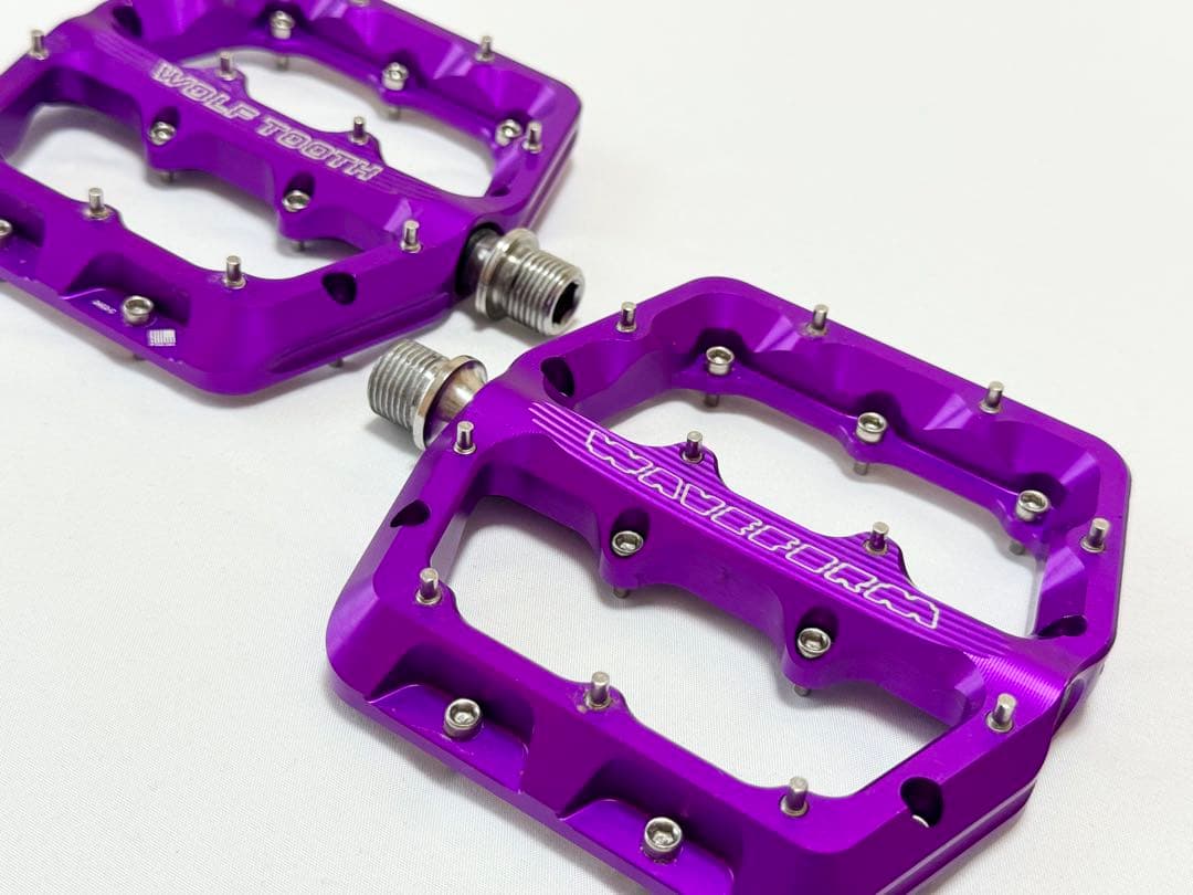WOLF TOOTH フラットペダル パープル