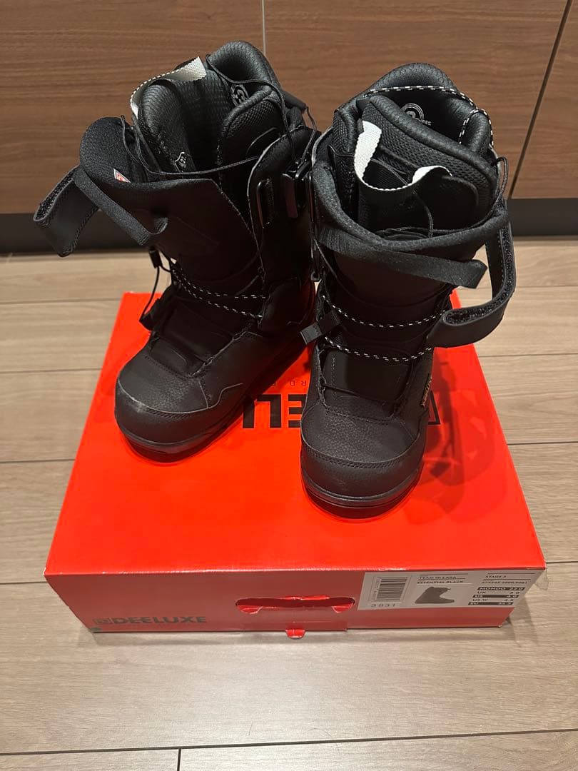 スノーボード DEELUXE TEAM ID LARA