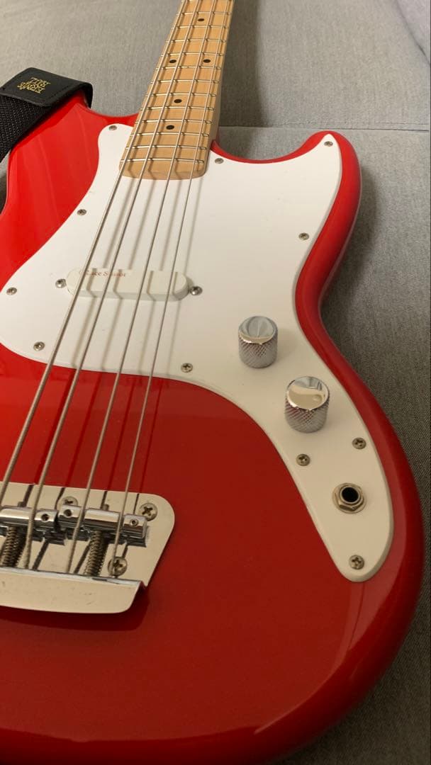 スクワイヤー　Squire Bronco Bass ショートスケールベース