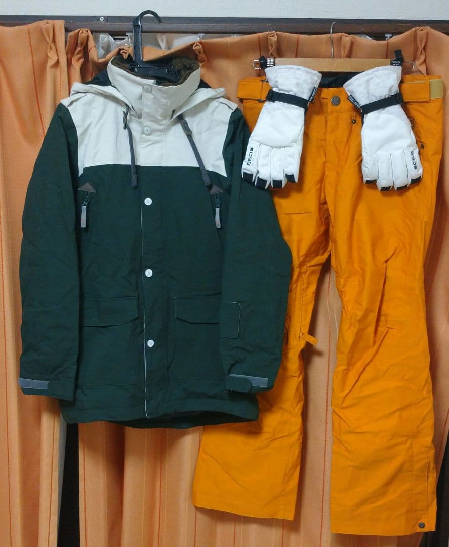 スノーボードウェアセット（ジャケット・パンツ・手袋）