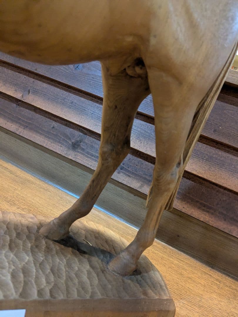 木製馬の彫刻 　古民家から見つけました　滑らかな質感が素敵です