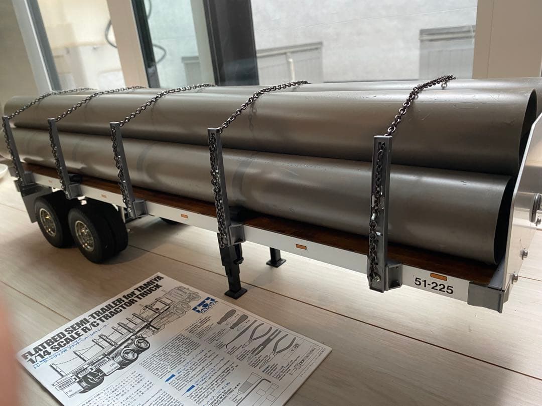 タミヤ 1/14フラットベッドセミトレーラー 積載パイプ付
