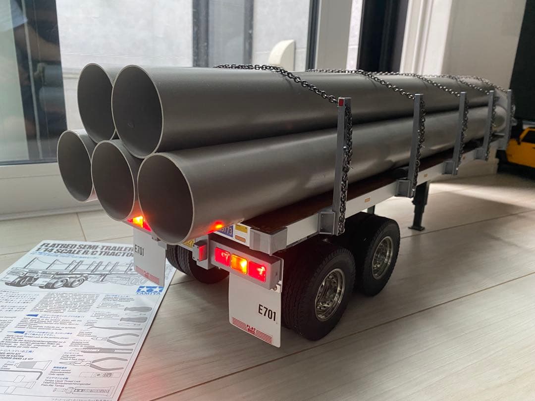 タミヤ 1/14フラットベッドセミトレーラー 積載パイプ付