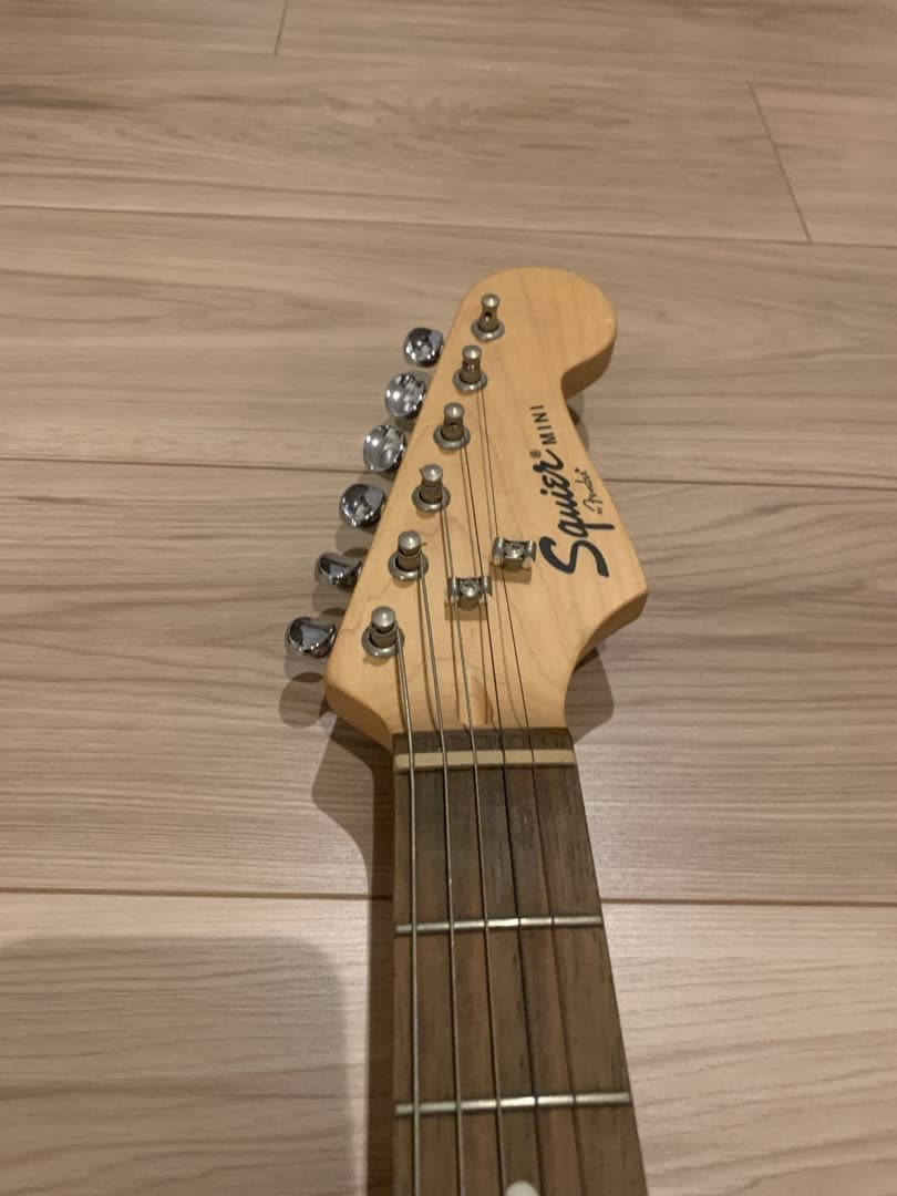 Squier miniレッド