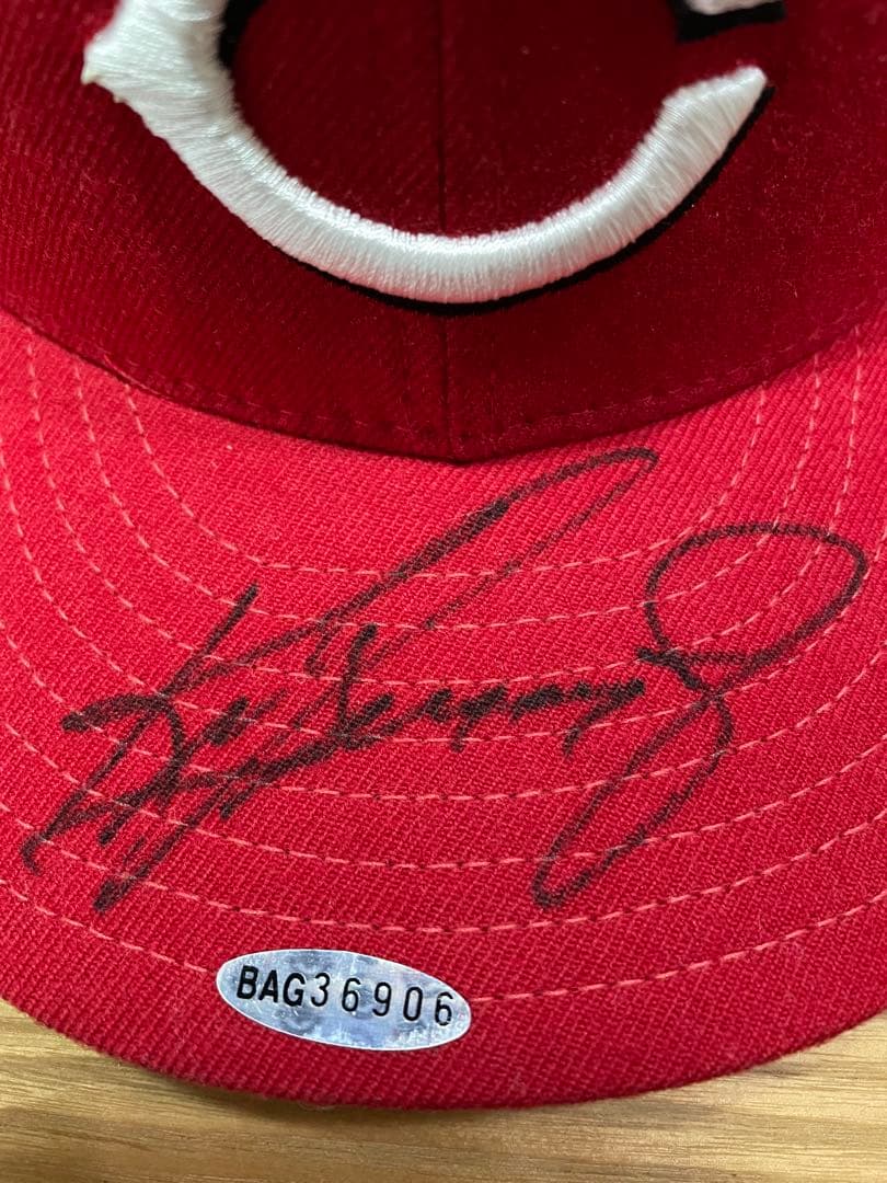 ケン・グリフィーJr 直筆サイン入りキャップ　UD証明書付