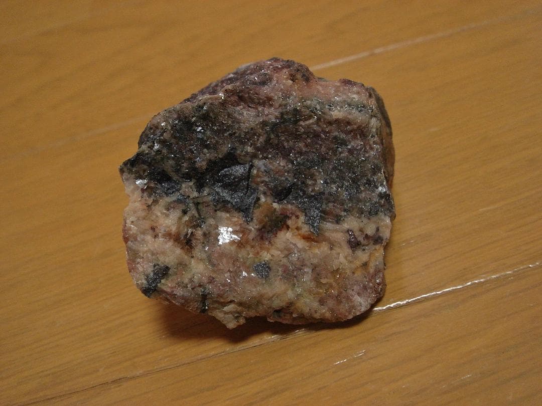 稀少 チェコ産　ピッチブレンド　ボトリオイダル状　原石　ラジウム鉱石　 ラドン