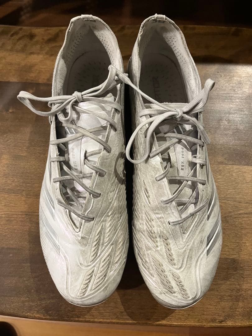 アディダスプレデターエリート28センチ白色