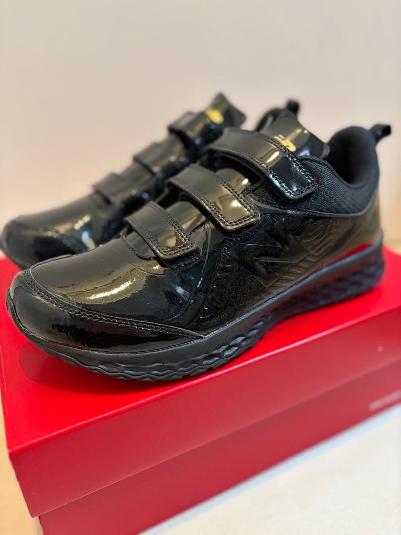 【新品未使用】ニューバランスTJ80 AK2 トレーニングシューズ　黒　光沢