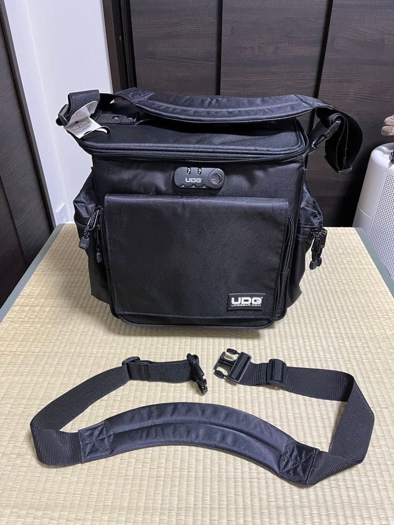 UDGレコードバッグ　UltimateSlingBagTrolleyDeLuxe