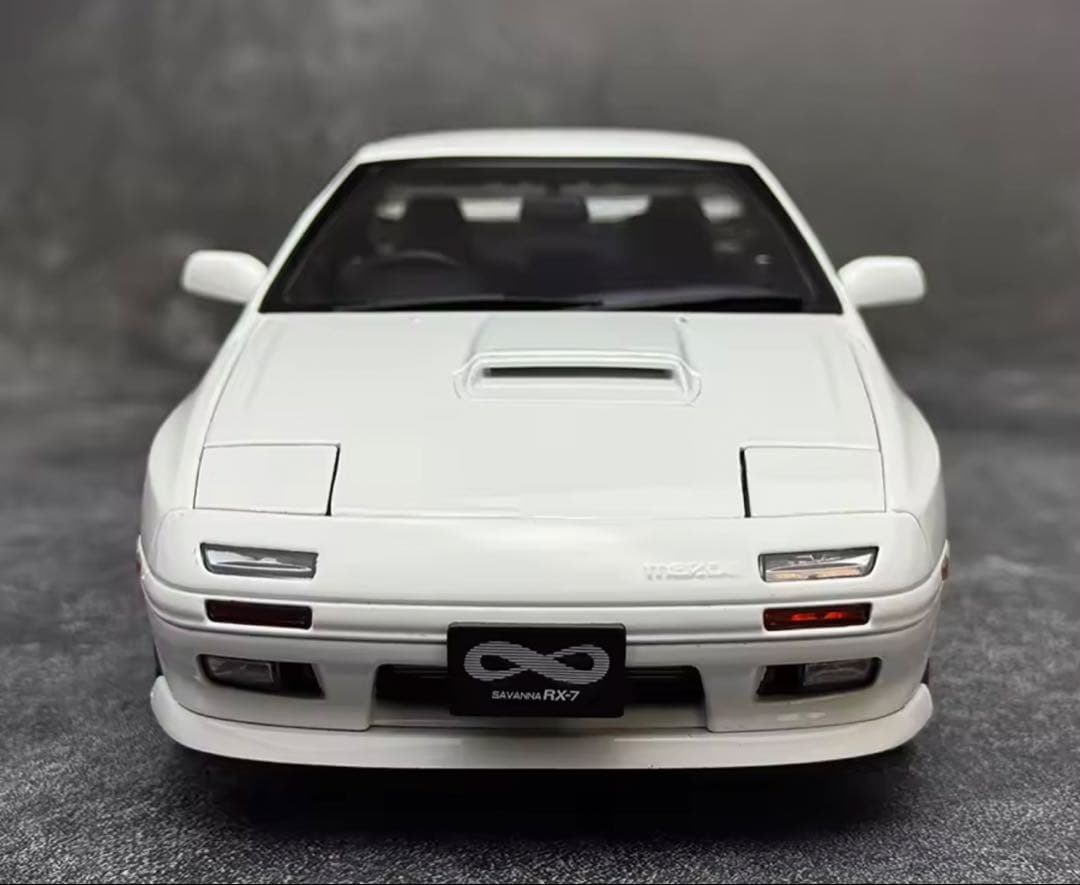 Mazda Savanna RX-7 FC3S 1/18スケールモデル