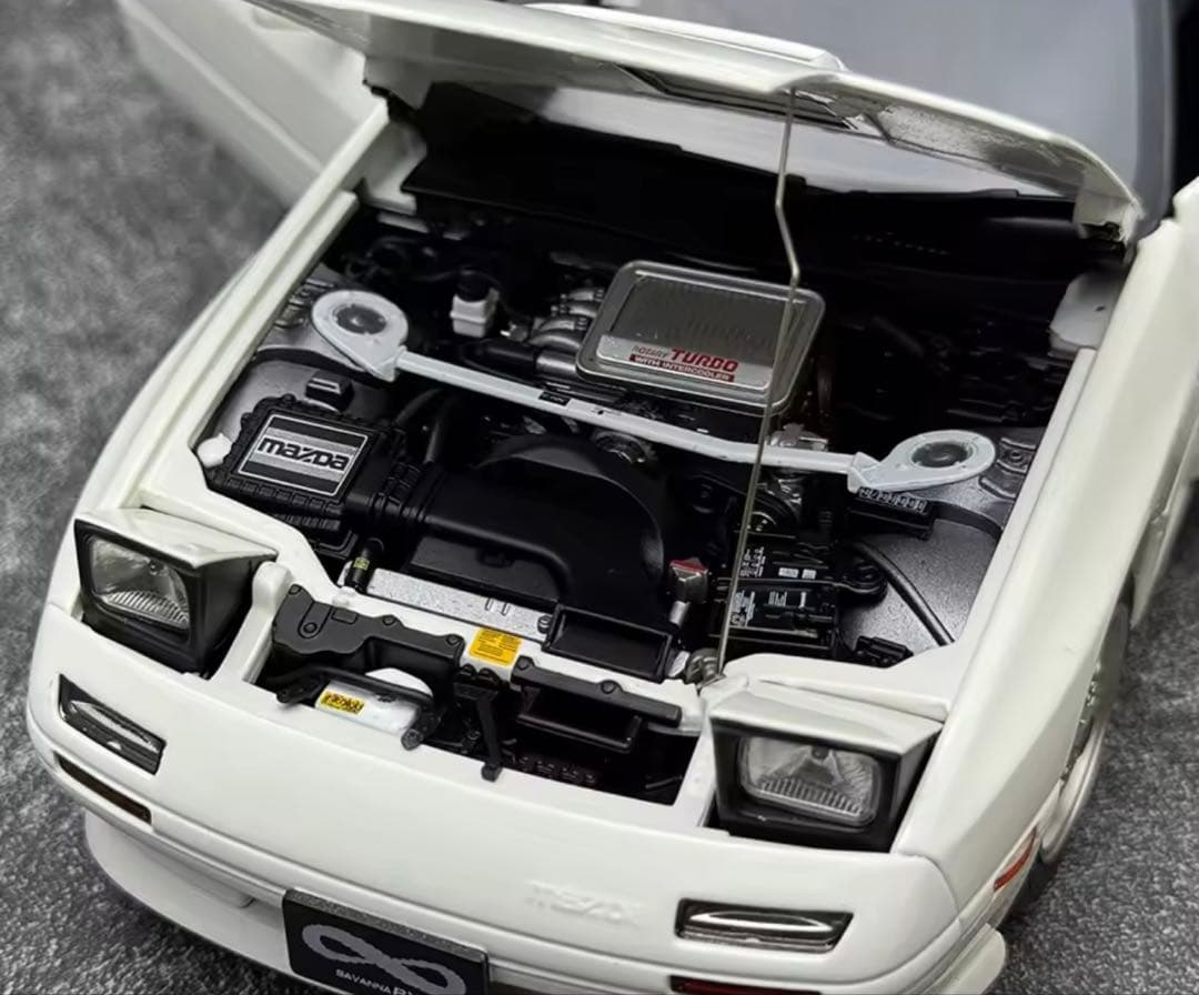 Mazda Savanna RX-7 FC3S 1/18スケールモデル