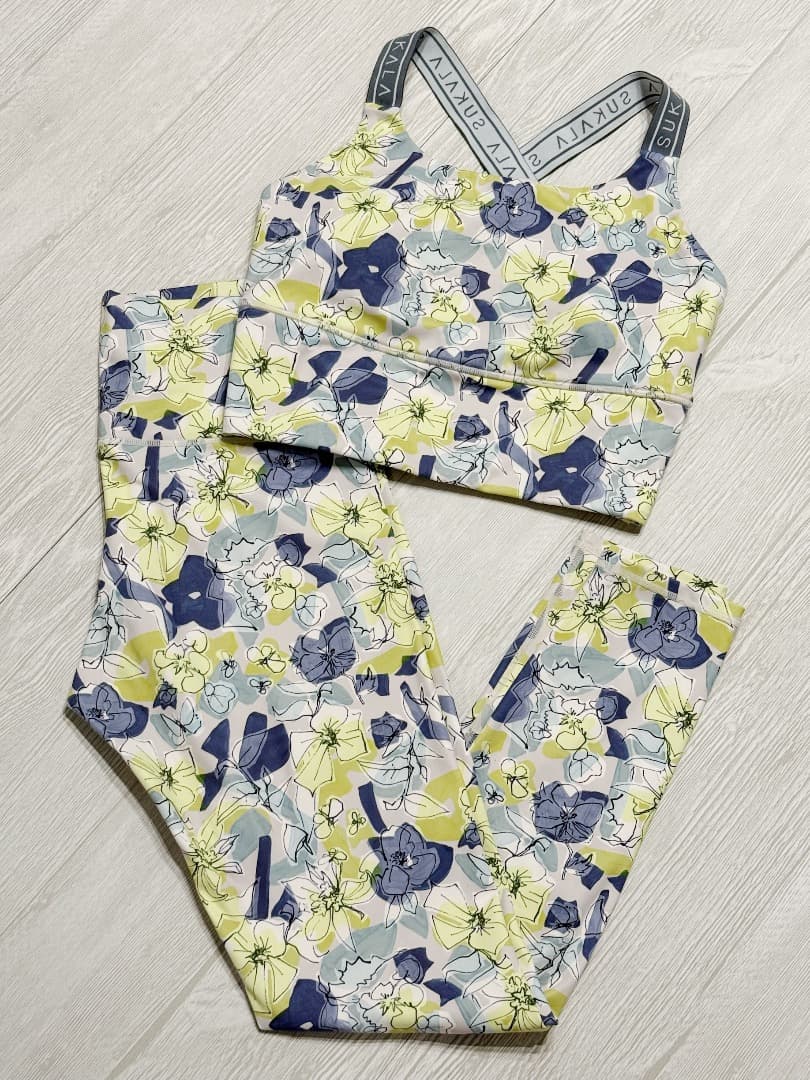 【美品】SUKALA 　ペイント風花柄　セットアップ　Mサイズ（SB）