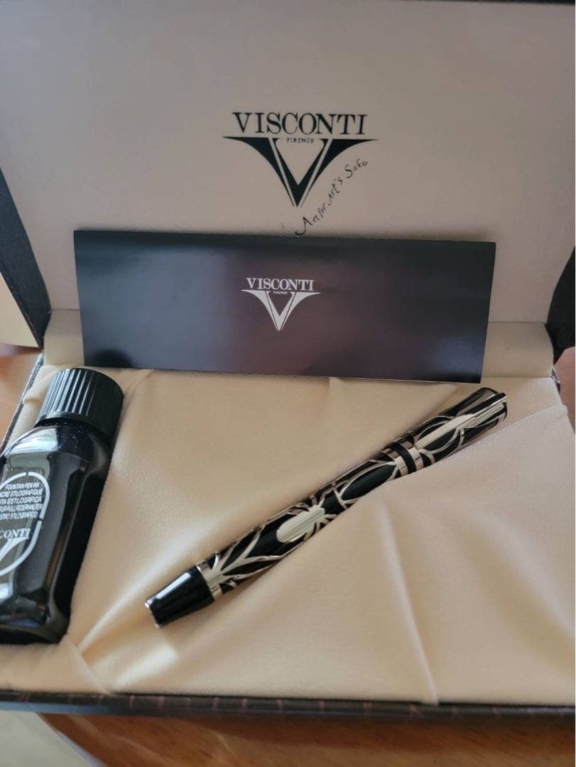 VISCONTI 万年筆 白い花模様