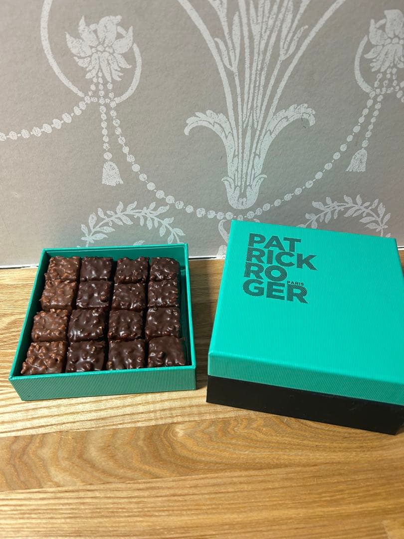 PATRICK ROGER チョコレート 16個入り ギフトボックス