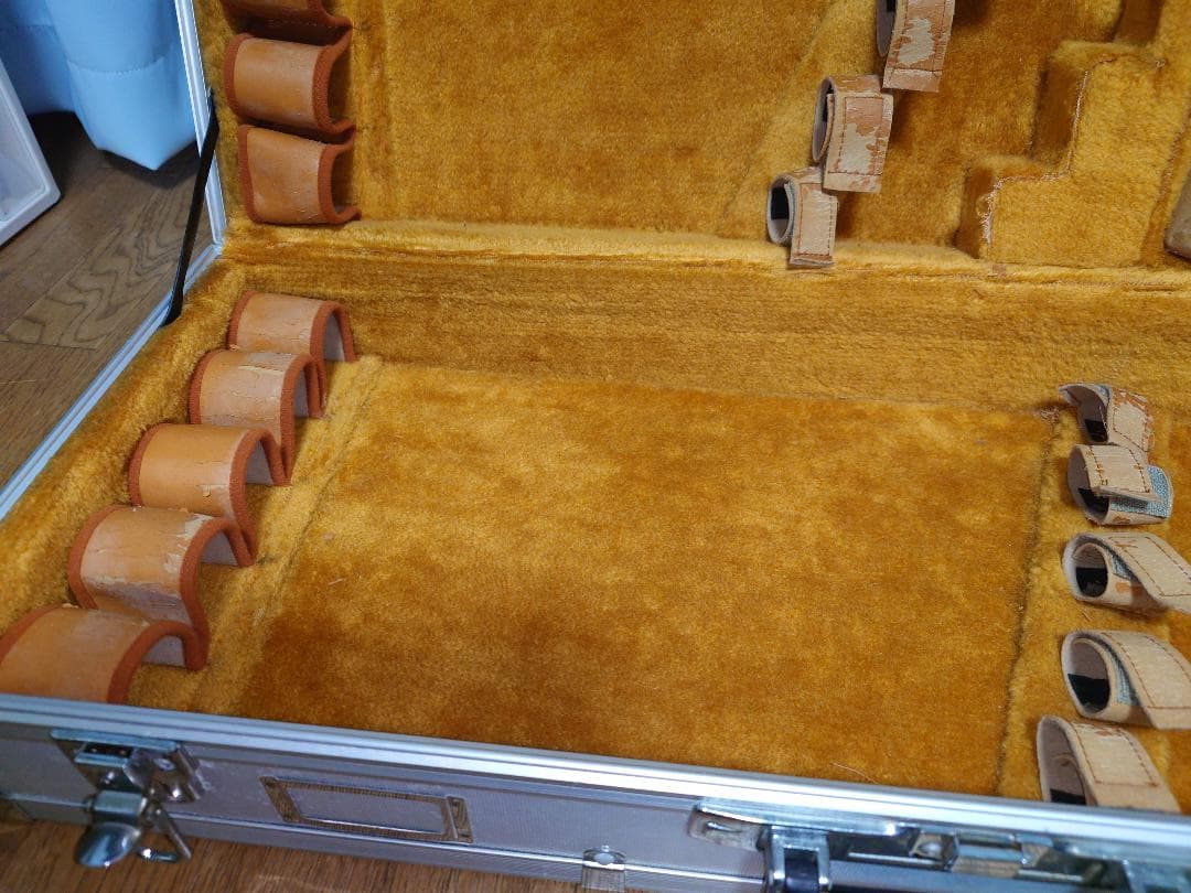 尺八ケース　アルミ製ハードケースです。