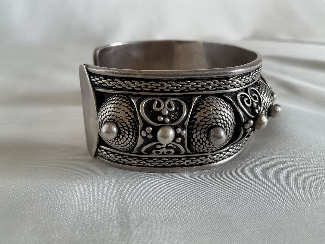 ☆ヴィンテージ！シャムシルバー「銀細工バングル」