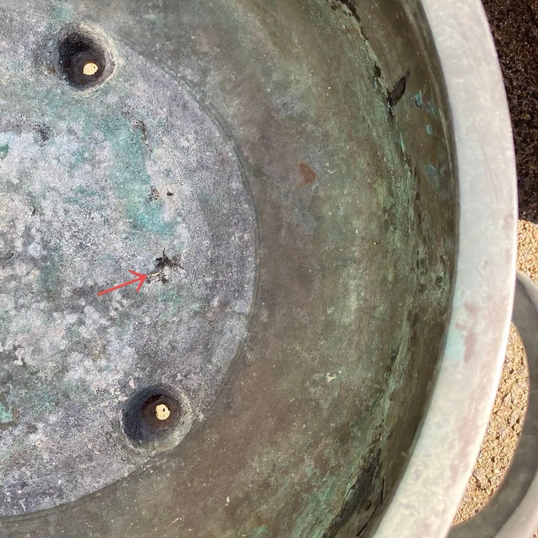 青銅製３脚付き骨董火鉢（底の穴を塞ぎ睡蓮鉢や金魚・メダカ鉢などに）