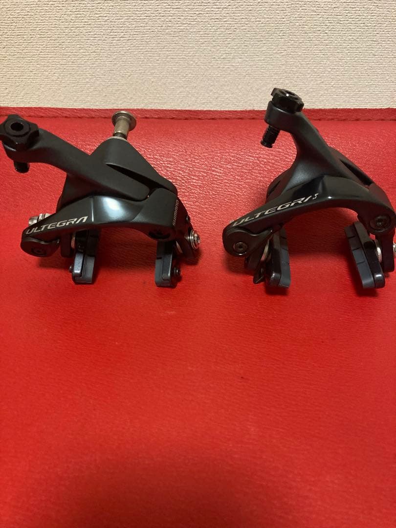 ULTEGRA R8000キャリパーブレーキ カーボンリム対応シュー付き