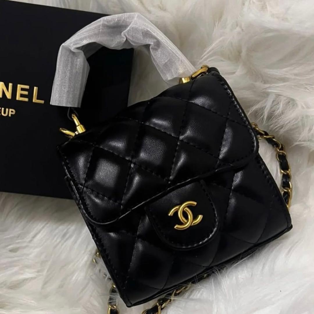 CHANEL ノベルティキルティングバッグ ブラック ミラー付き