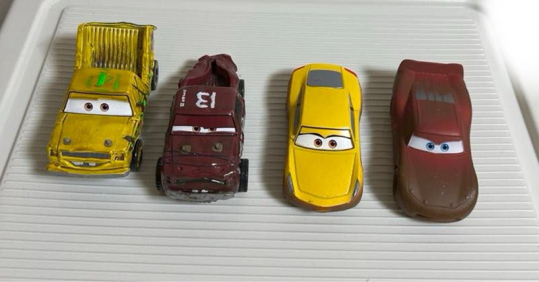 カーズ、ミニカー（大きいミニカー）（13番、4番）