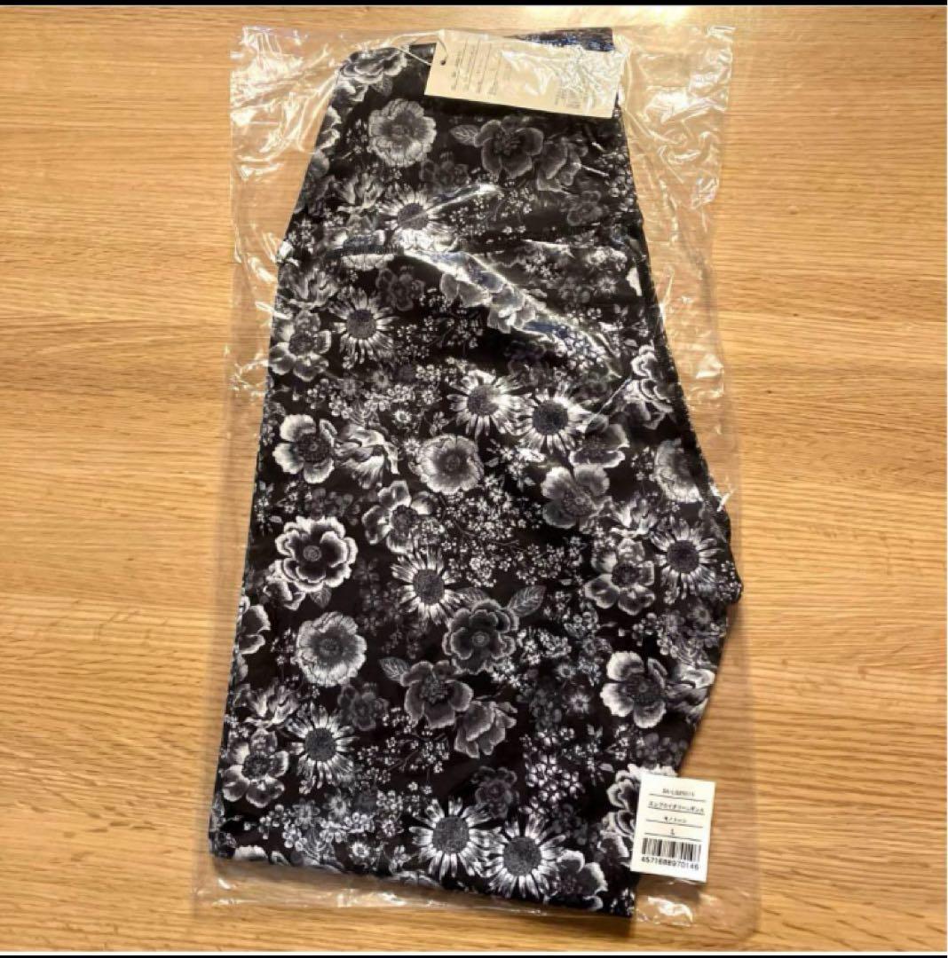 新品♡Lサイズ♡SUKALAエンブロイダリーブラトップ&レギンス　モノトーン